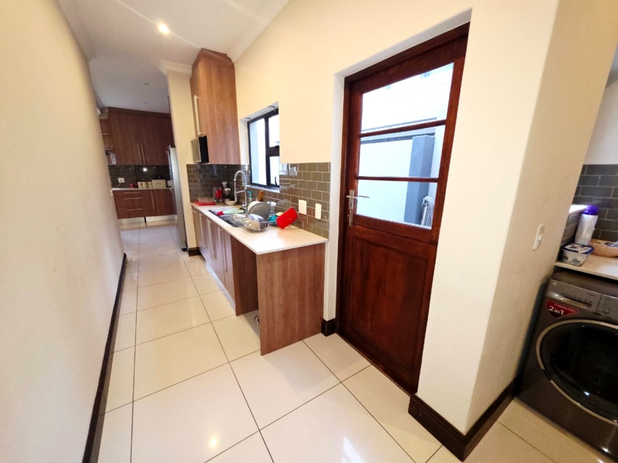 6 Bedroom Property for Sale in Sandown Western Cape